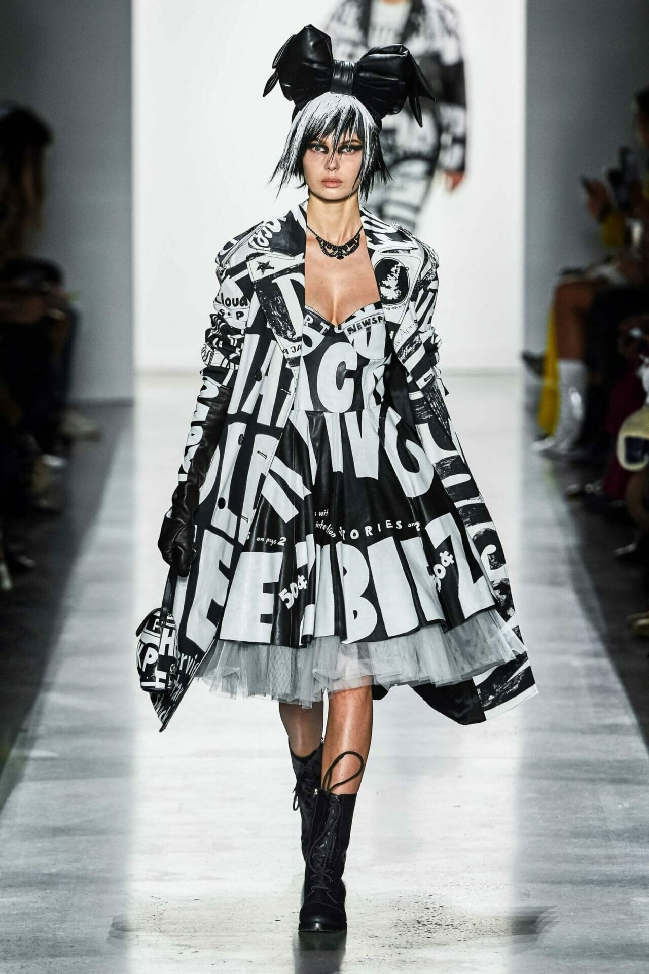 Jeremy Scott Ready-to-Wear Fall-Winter 2019-2020. RUNWAY MAGAZINE ® Collections. RUNWAY NOW / RUNWAY NEW