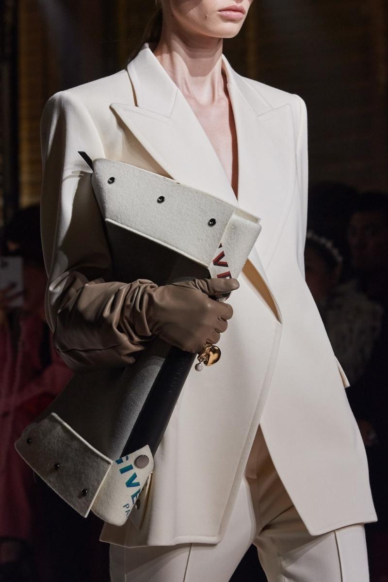 Givenchy Fall-Winter 2020-2021 Paris - RUNWAY MAGAZINE ® Collections