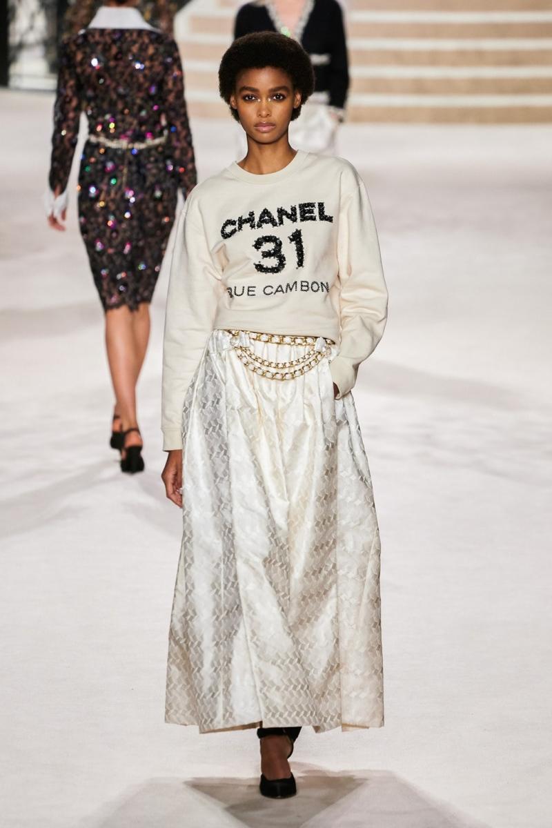 Chanel Pre-Fall 2020 Paris - Métiers d'art - RUNWAY MAGAZINE ® Collections